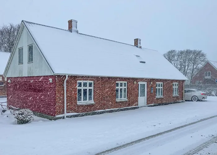 Semesterbostad 6 Bedroom Lovely In